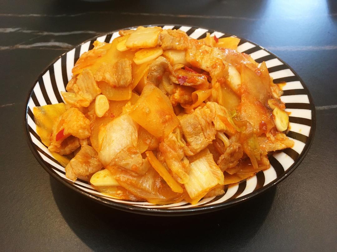 辣白菜五花肉土豆片，简称“辣五土”上学时候就特喜欢