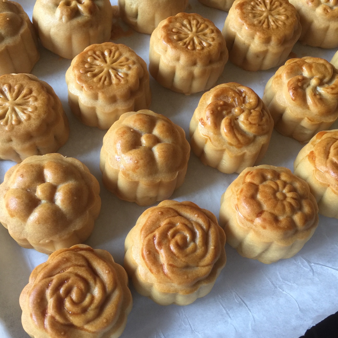广式月饼—蛋黄莲蓉月饼