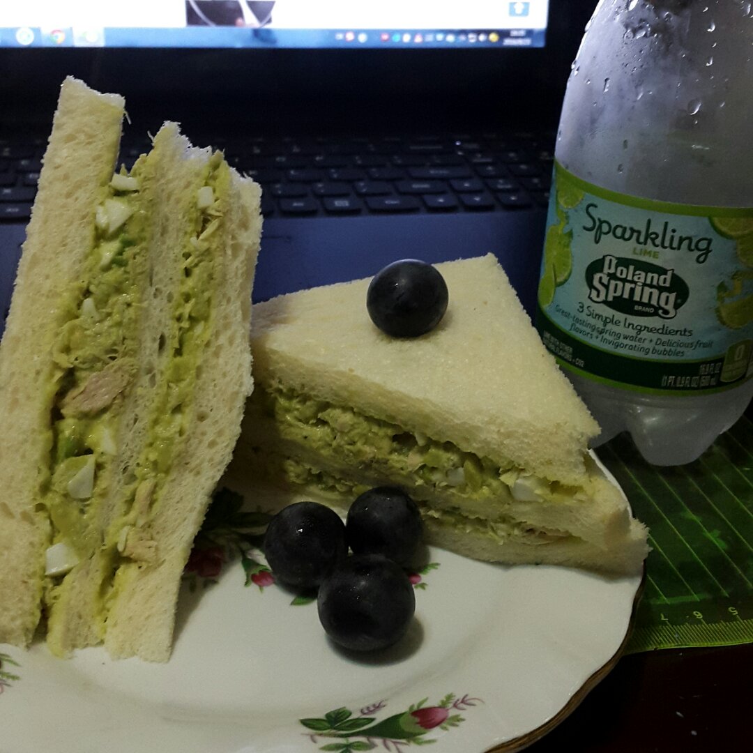 牛油果鸡蛋三明治