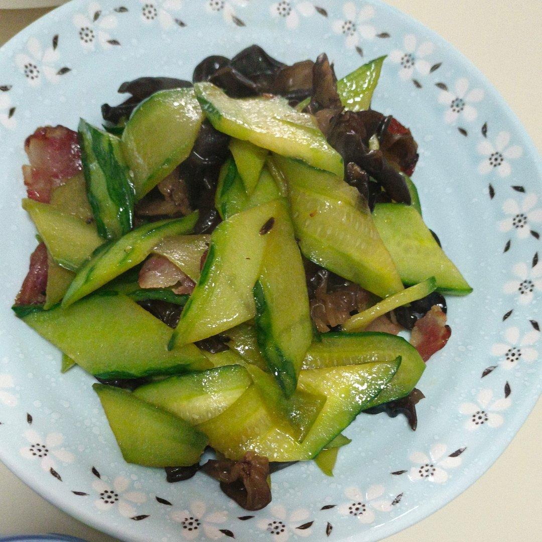 青瓜木耳炒鸡蛋