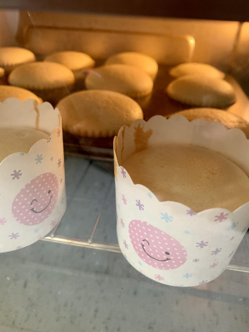 简单快速的海绵纸杯蛋糕