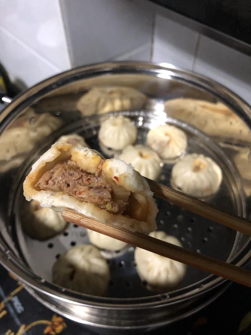 鲜美多汁的洋葱牛肉包子