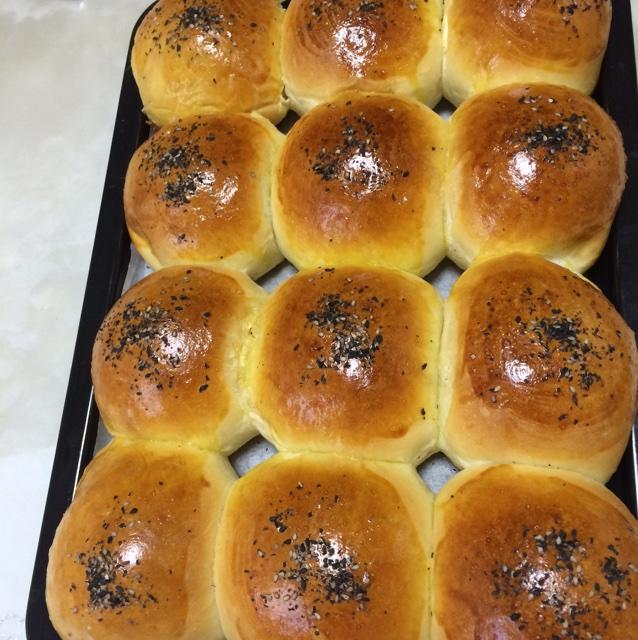 绵软香甜的红豆小面包