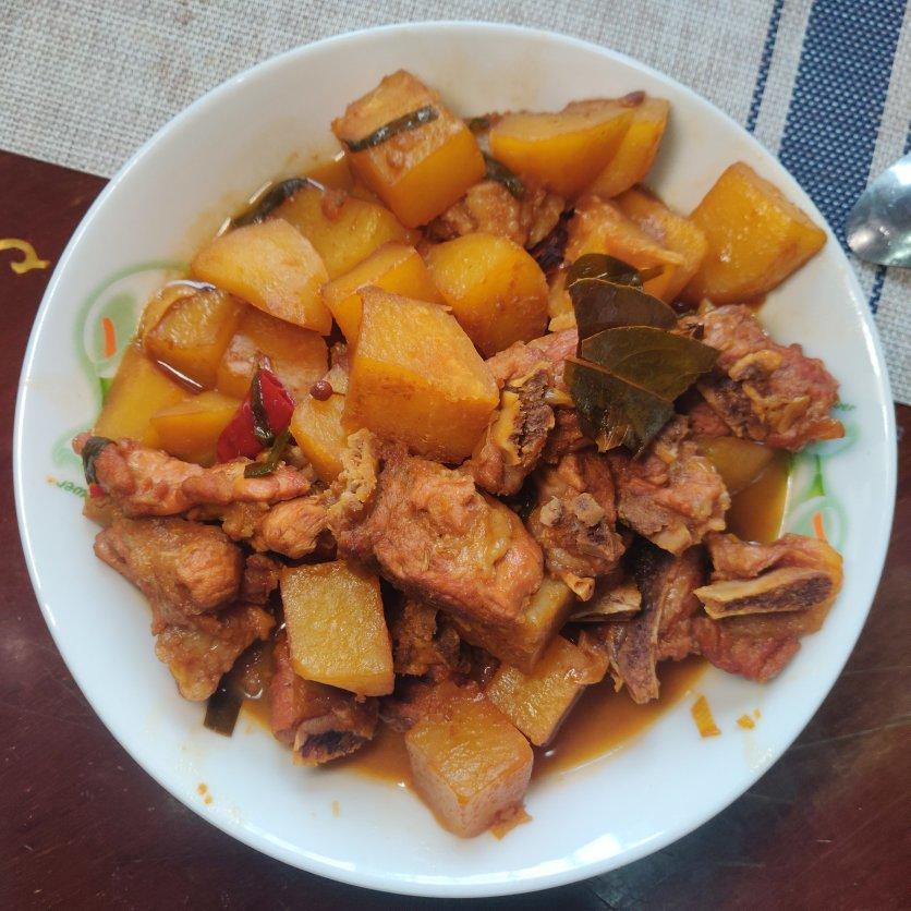土豆炖排骨