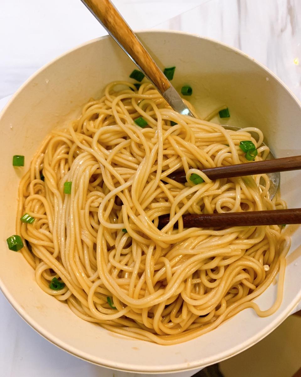 香葱油泼拌面——汪涵《天天向上》现场传授