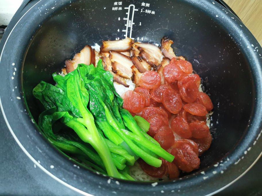 广式腊味煲仔饭（腊肠电饭锅版）