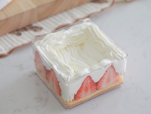 冬日限定甜品?草莓盒子蛋糕&草莓鲜牛乳的做法 步骤16