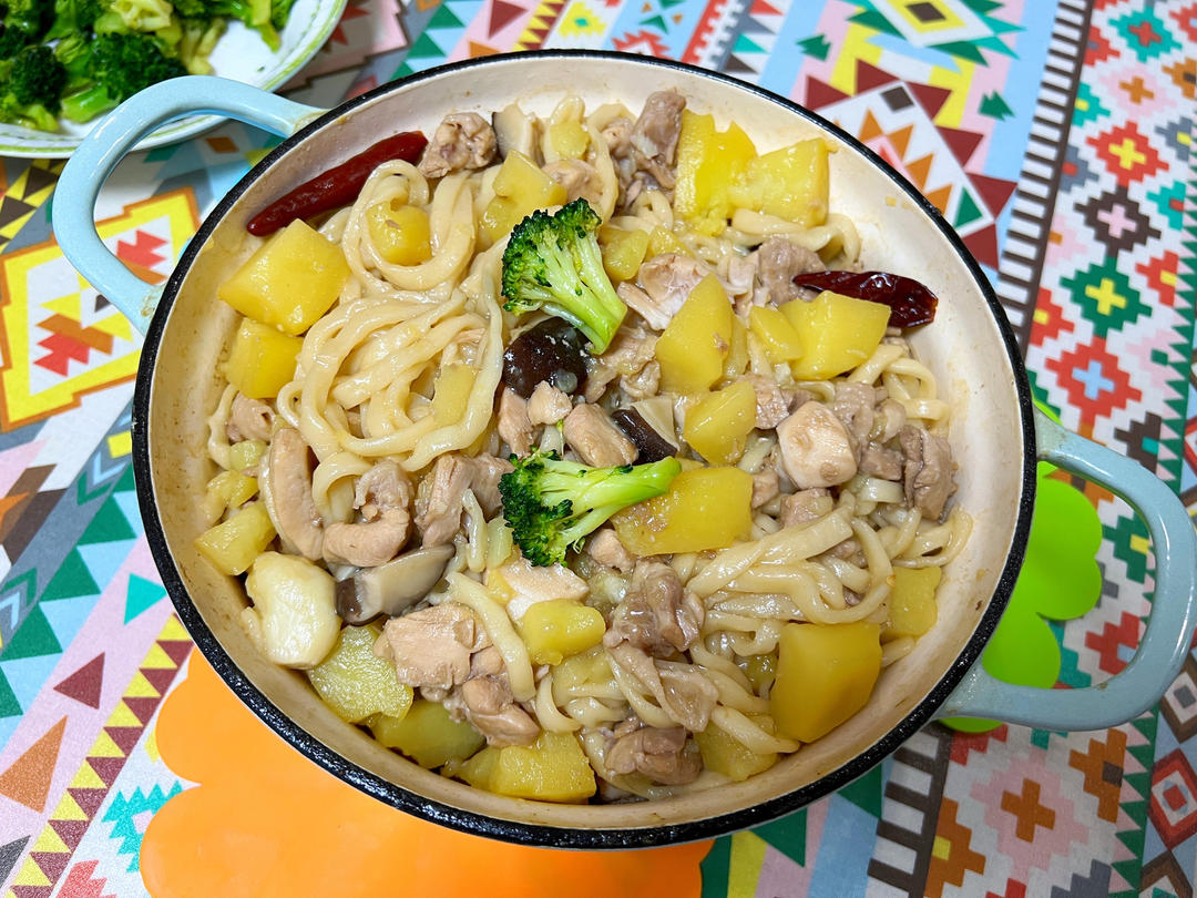 鸡腿土豆焖面【12月北鼎珐琅锅食谱】
