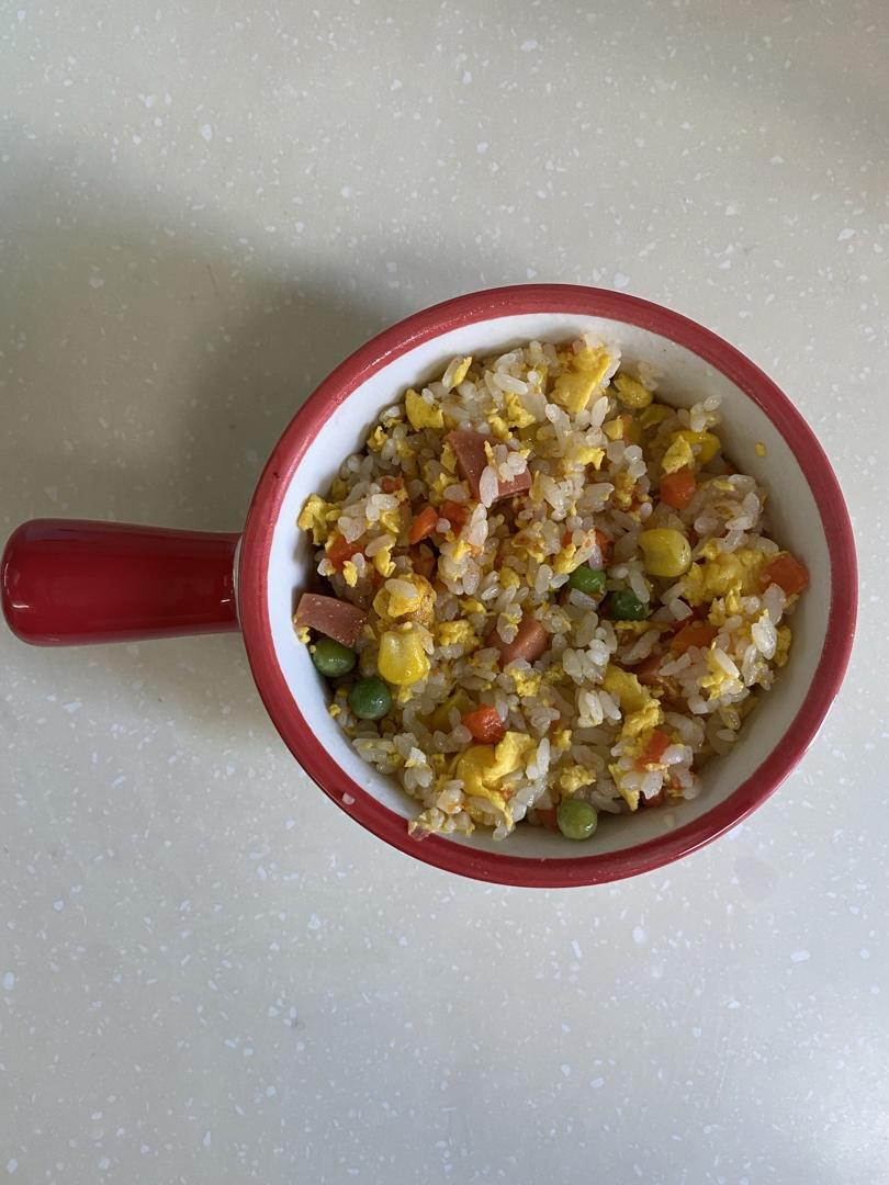 火腿肠鸡蛋炒饭