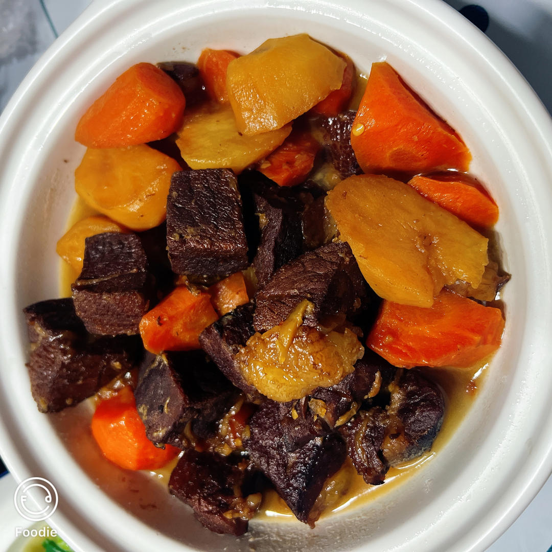胡萝卜炖牛腩