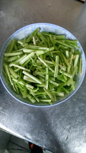 腐竹芹菜的做法 步骤1