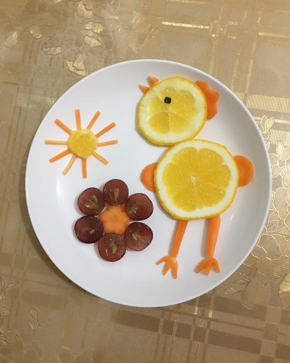 手机用户5786_r62m做的可爱小鸡水果拼盘