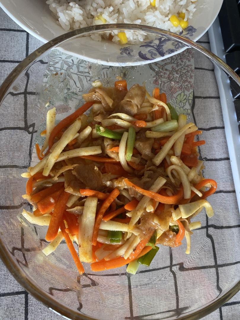 开胃又好吃——酸酸的茭白炒三丝