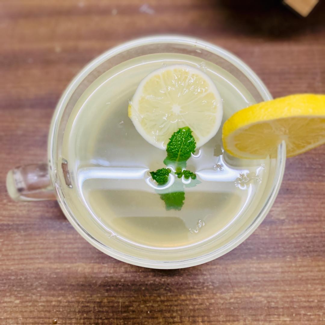四步做好正宗柠檬水！