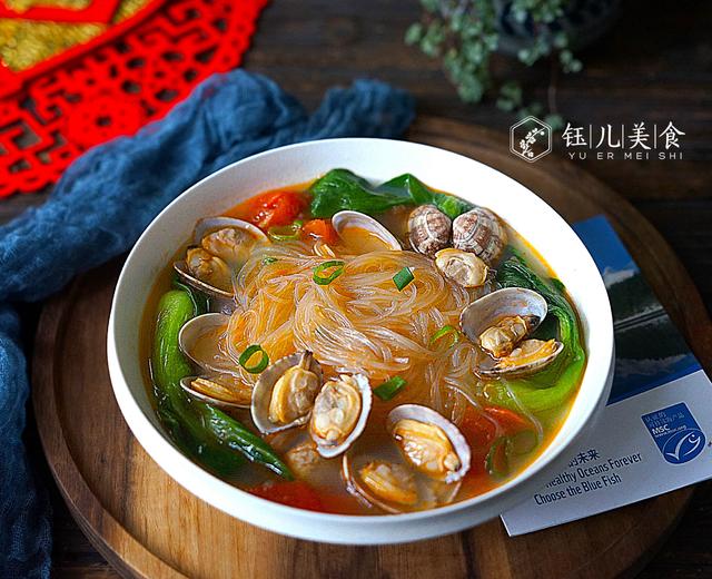 年夜饭-杂色蛤粉丝海鲜汤的做法