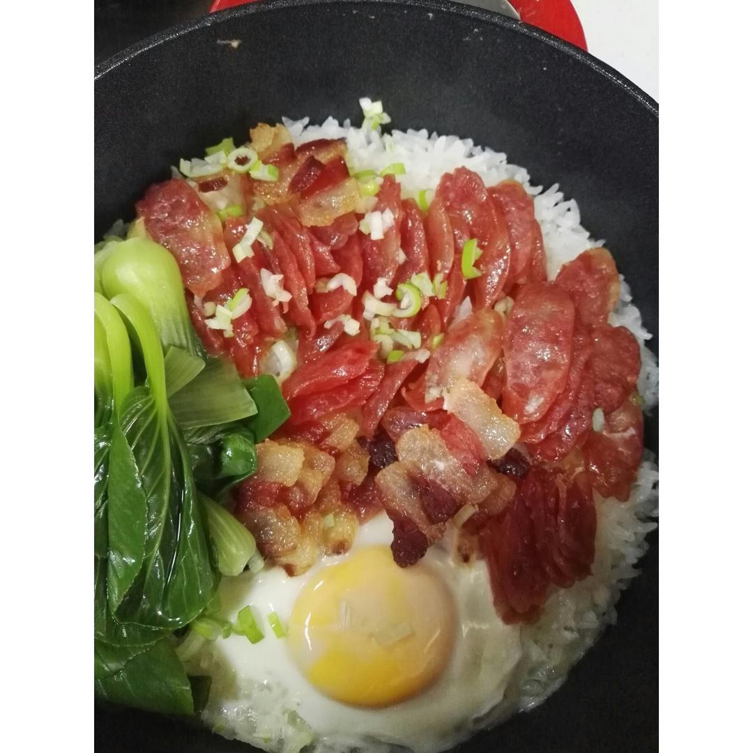 广式腊味煲仔饭
