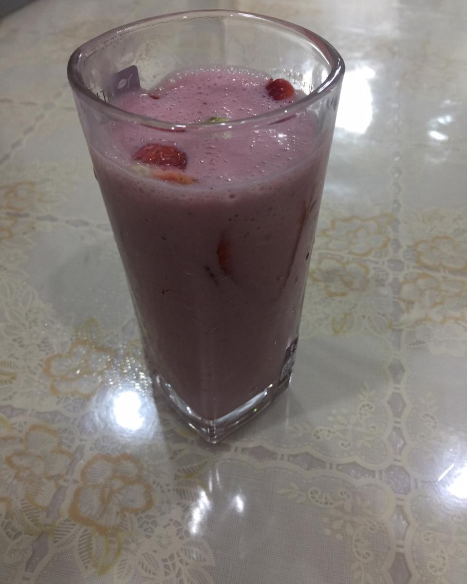 草莓奶昔