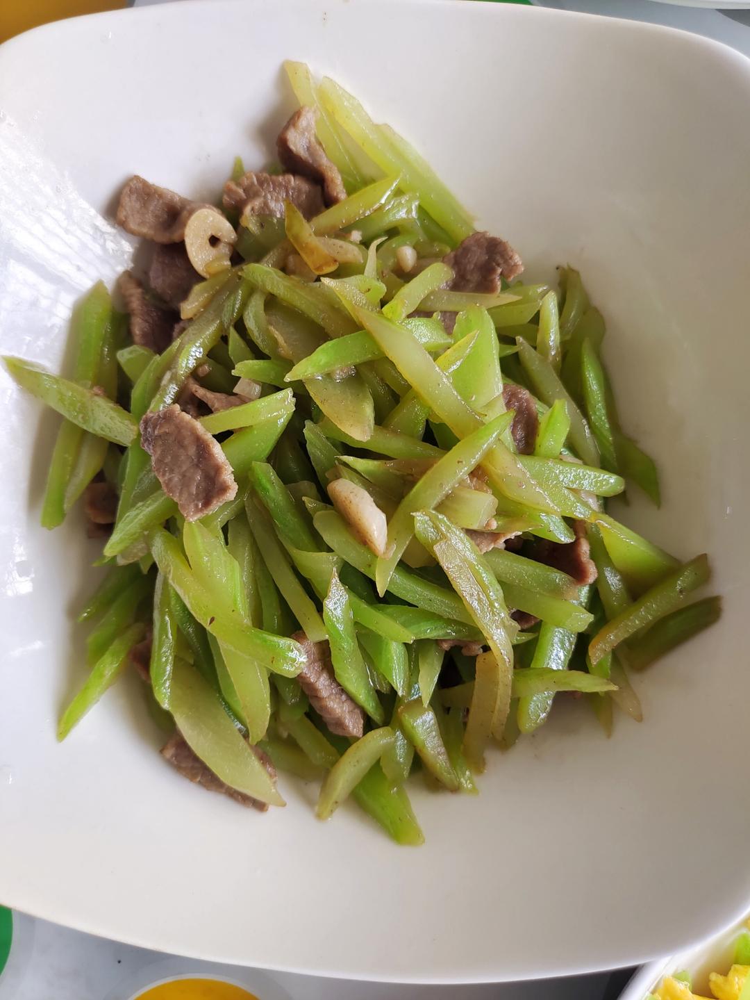 莴笋炒牛肉