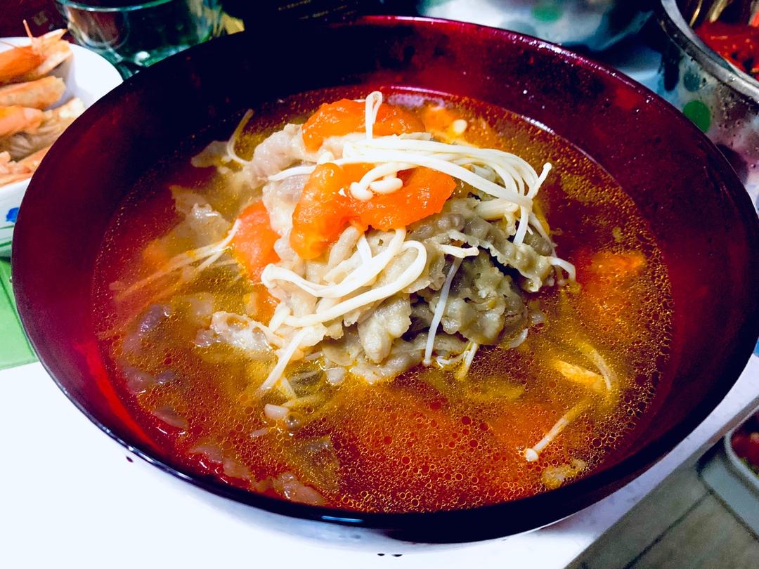 金针菇肥牛番茄锅