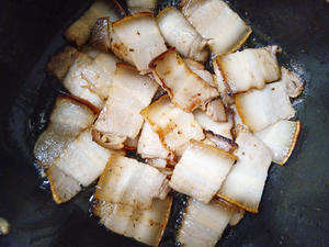 快手家常菜 l 土豆青椒回锅肉的做法 步骤6