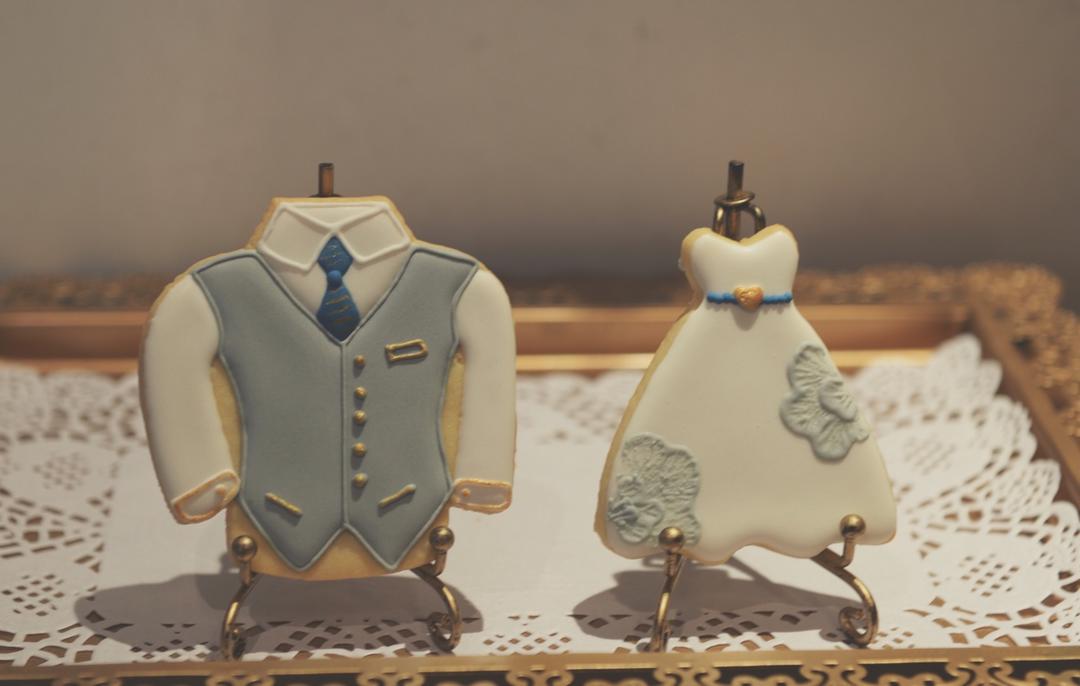 一块走心的婚礼糖霜饼干