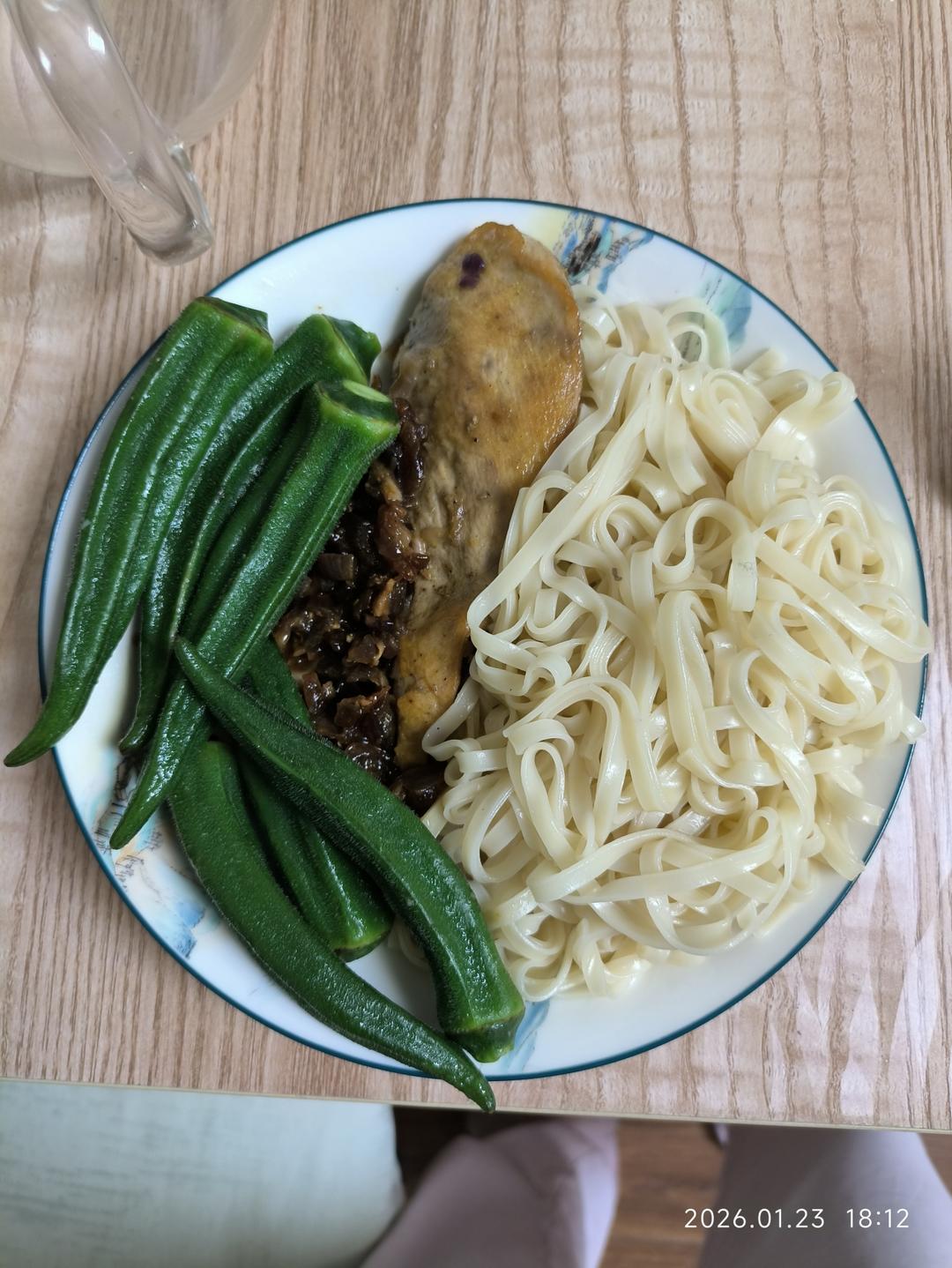 洋葱酥鸡胸秋葵面