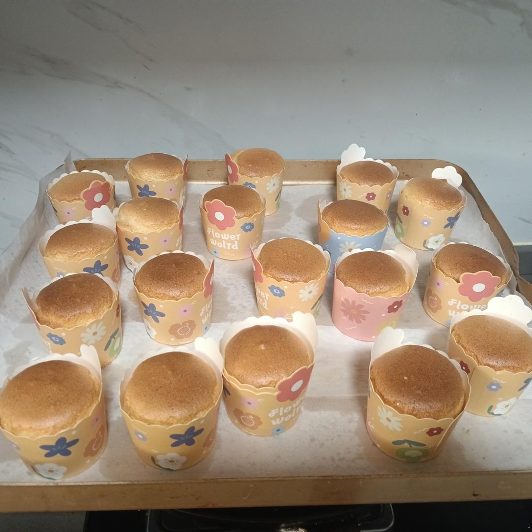 戚风小纸杯蛋糕