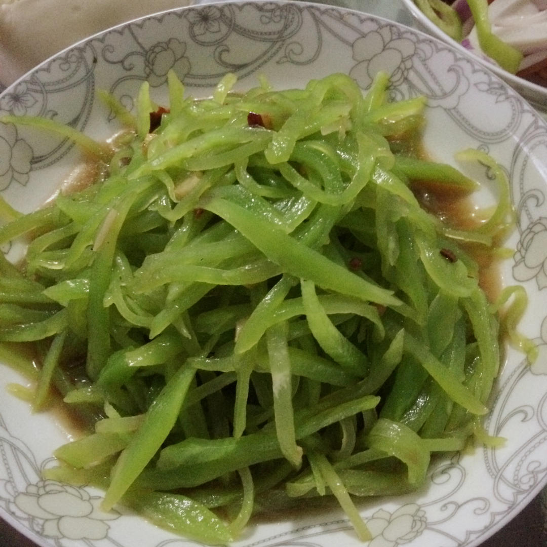 凉拌莴笋丝