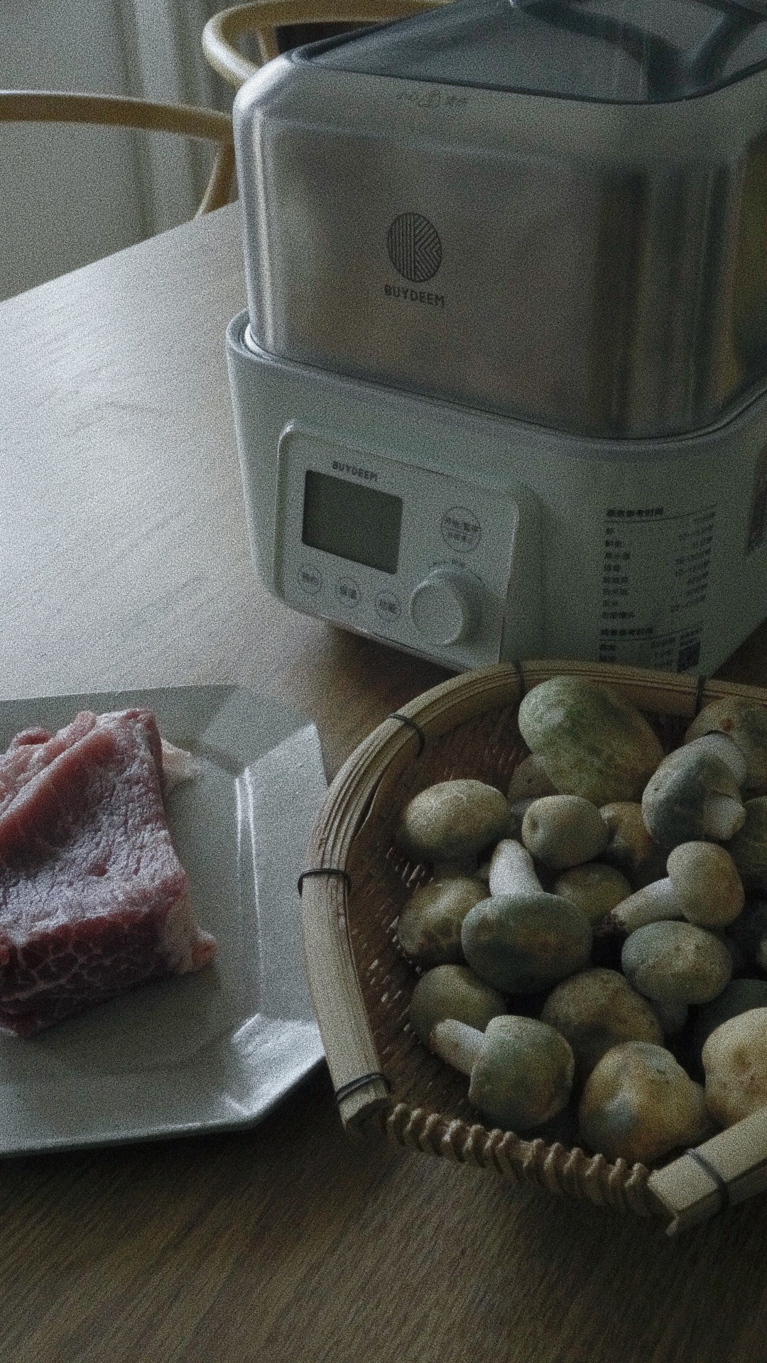【北鼎蒸炖锅食谱】青头菌蒸肉的做法 步骤1