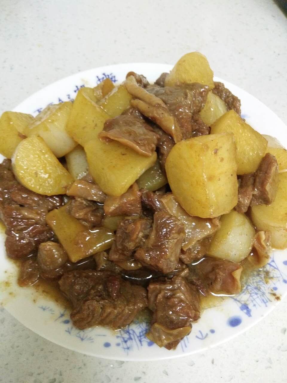 萝卜烧牛肉（牛腩）