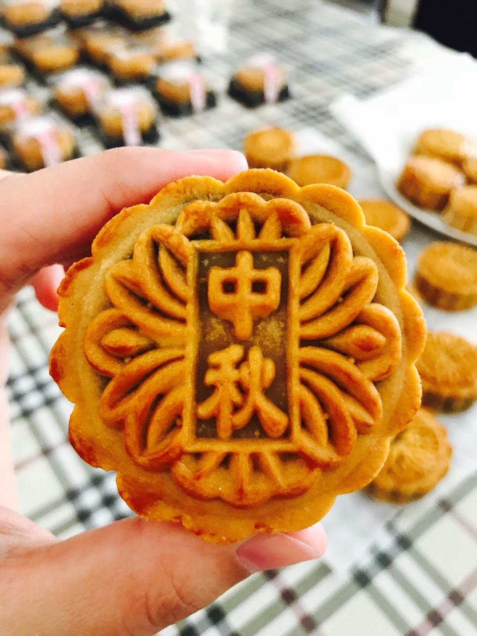 广式月饼—蛋黄莲蓉月饼