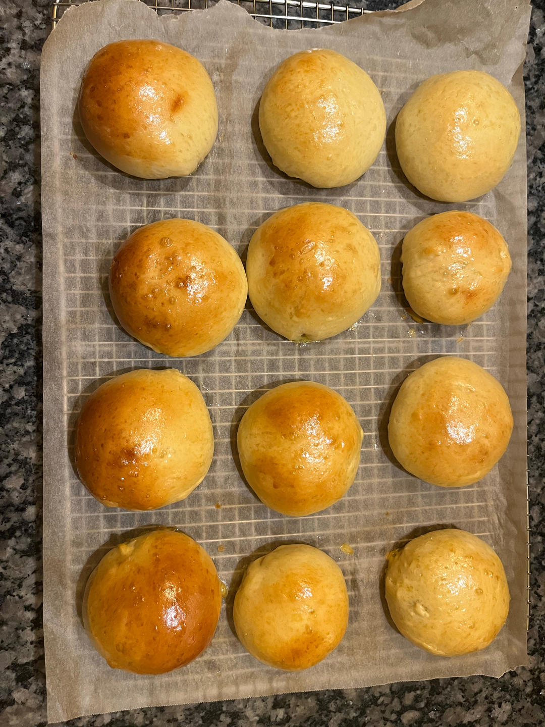 如棉花般松软的海苔肉松面包