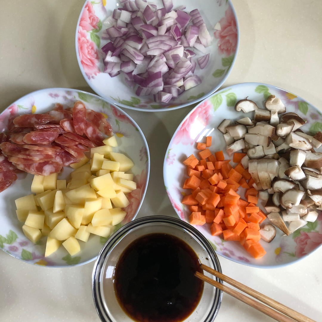 腊肠煲仔饭（电饭锅版）
