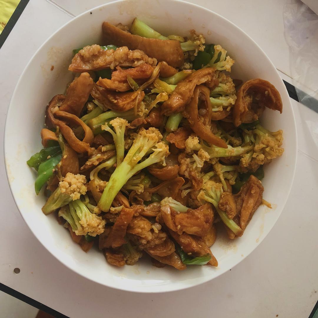 炒肥肠有机花菜的做法