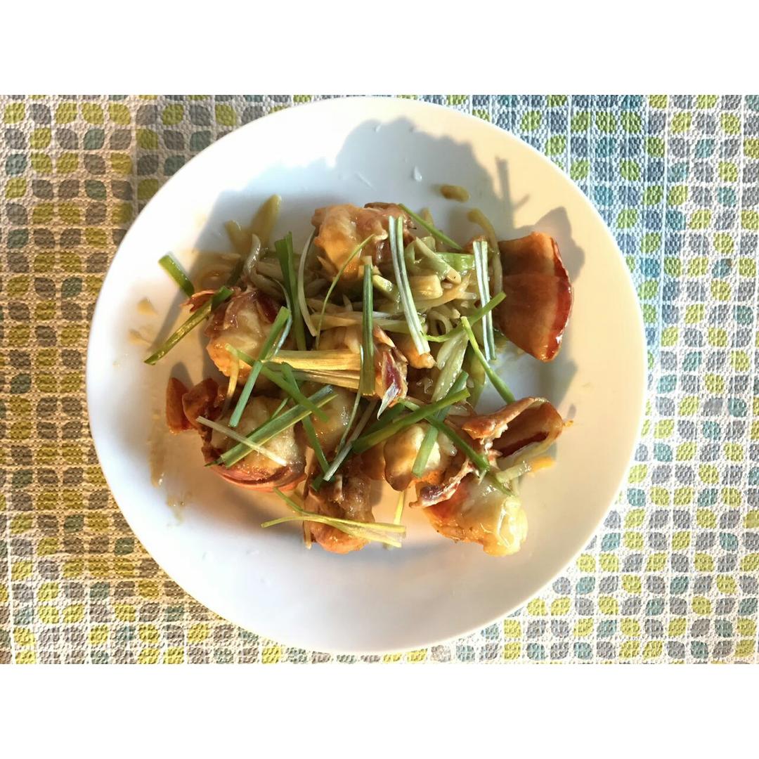 葱姜龙虾（附详细的拆解龙虾技巧，附精确地调料用量）