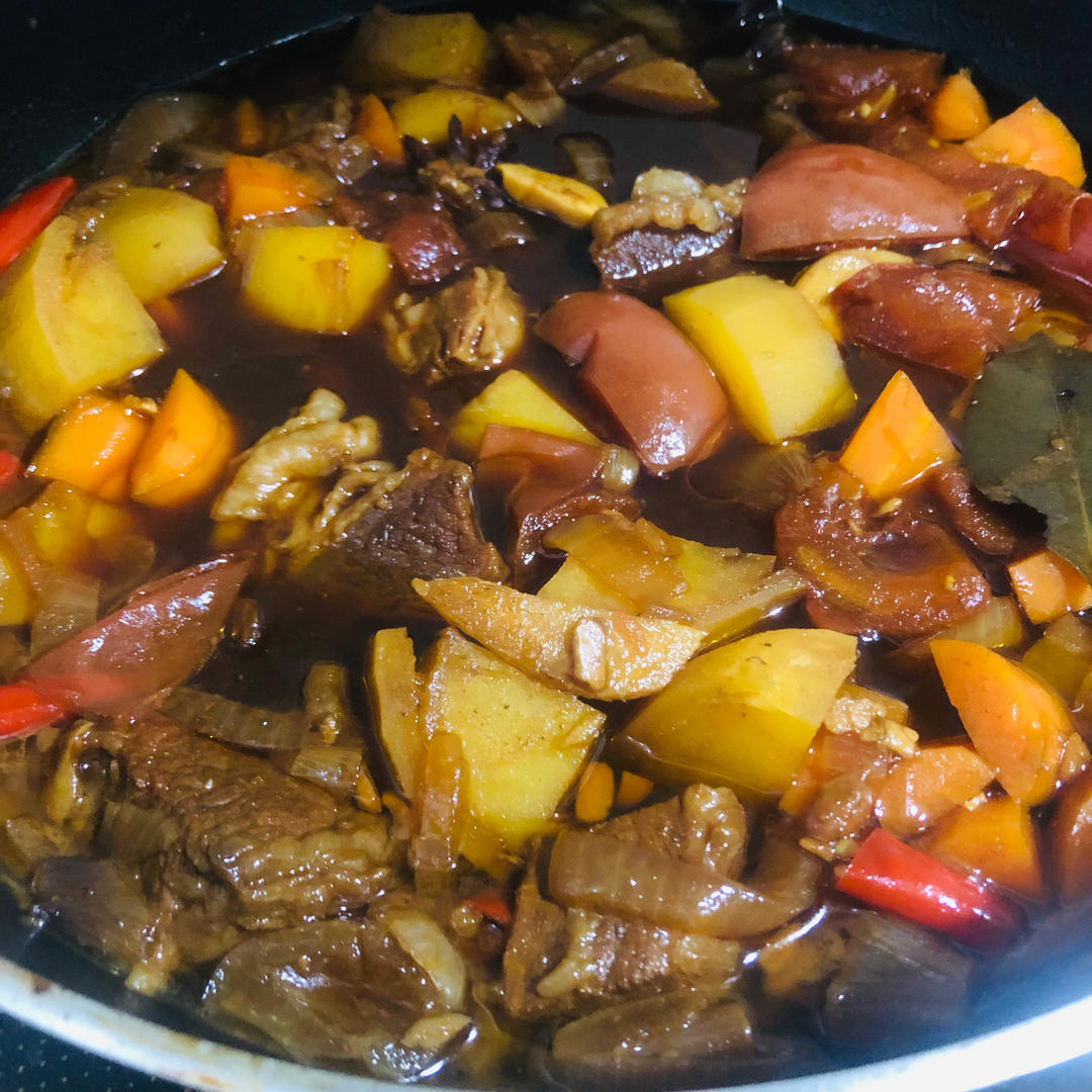 牛肋排炖胡萝卜土豆蕃茄