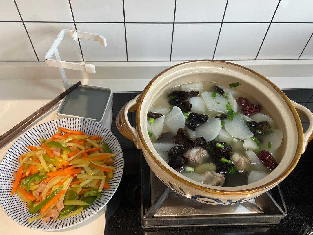 萝卜炖排骨-秋冬懒人汤