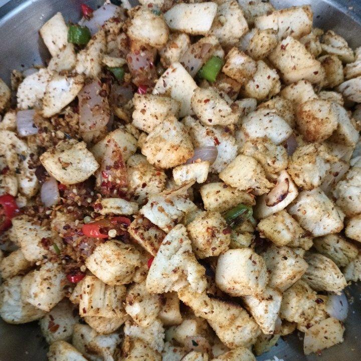 孜然青椒炒馍 把剩馒头吃出烤肉的感觉 外酥里软盘子都想舔干净