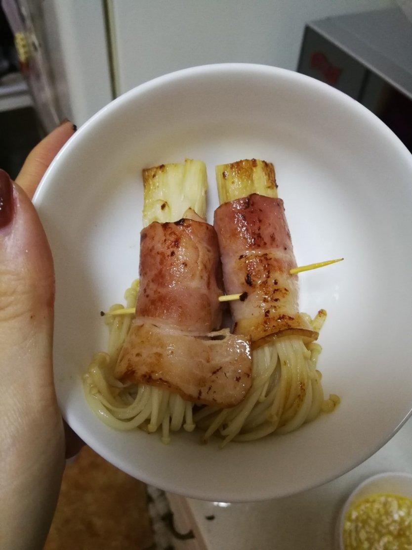 【金针菇培根卷】