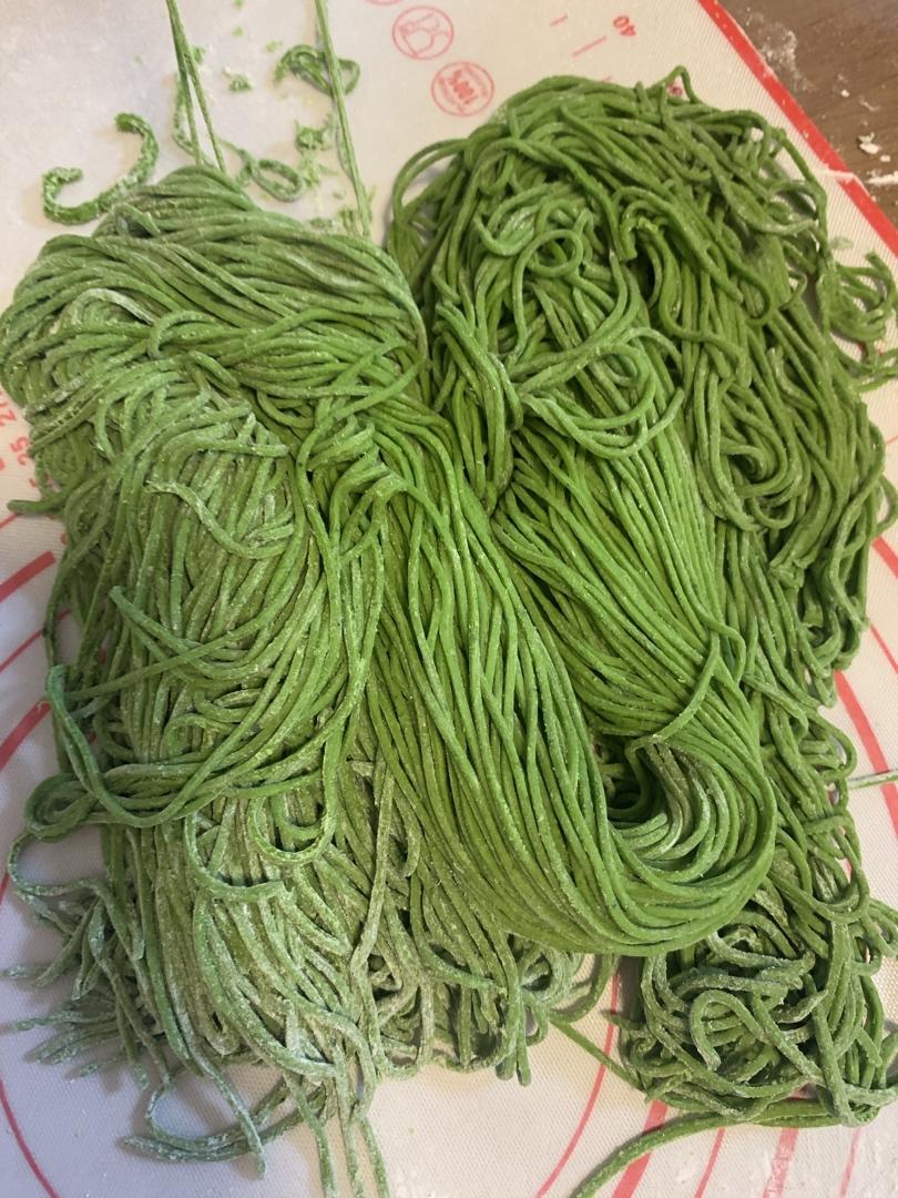 小美无水菠菜面