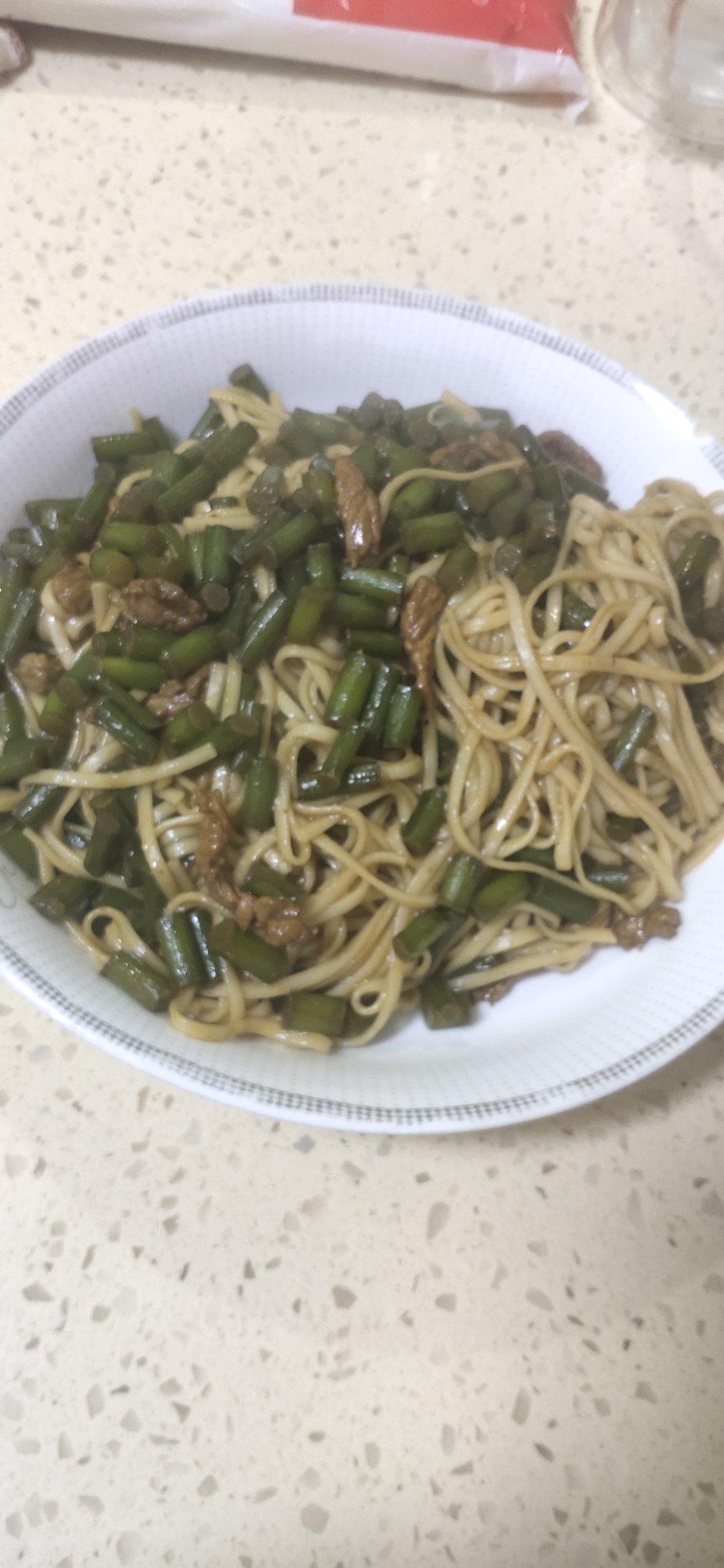 酱油蒜薹肉丝炒面