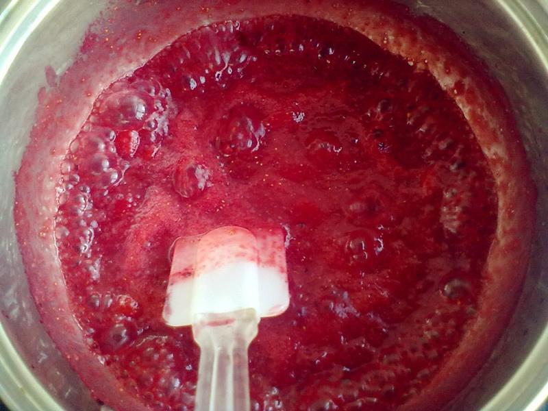 桑葚草莓酱的做法 步骤4