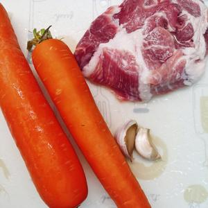 胡萝卜炒肉片的做法 步骤1