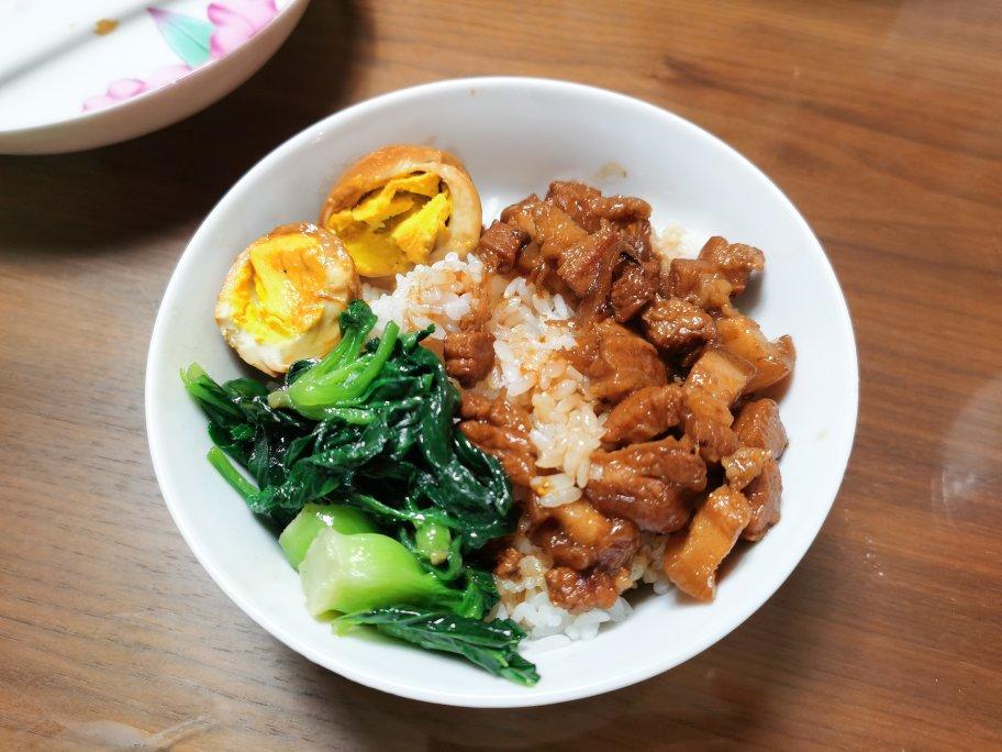 洋葱酥卤肉饭