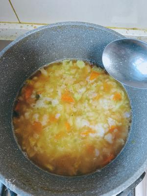 一碗接一碗的鲜虾蔬菜粥的做法 步骤3