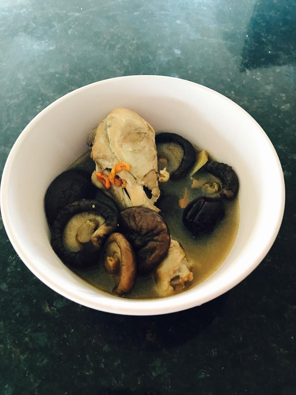 香菇炖鸡腿