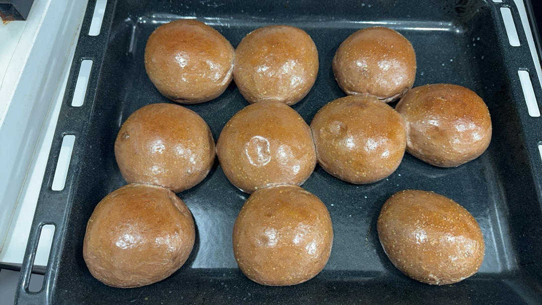 双重巧克力口感---爆浆可可小面包，好像也叫黑眼豆豆