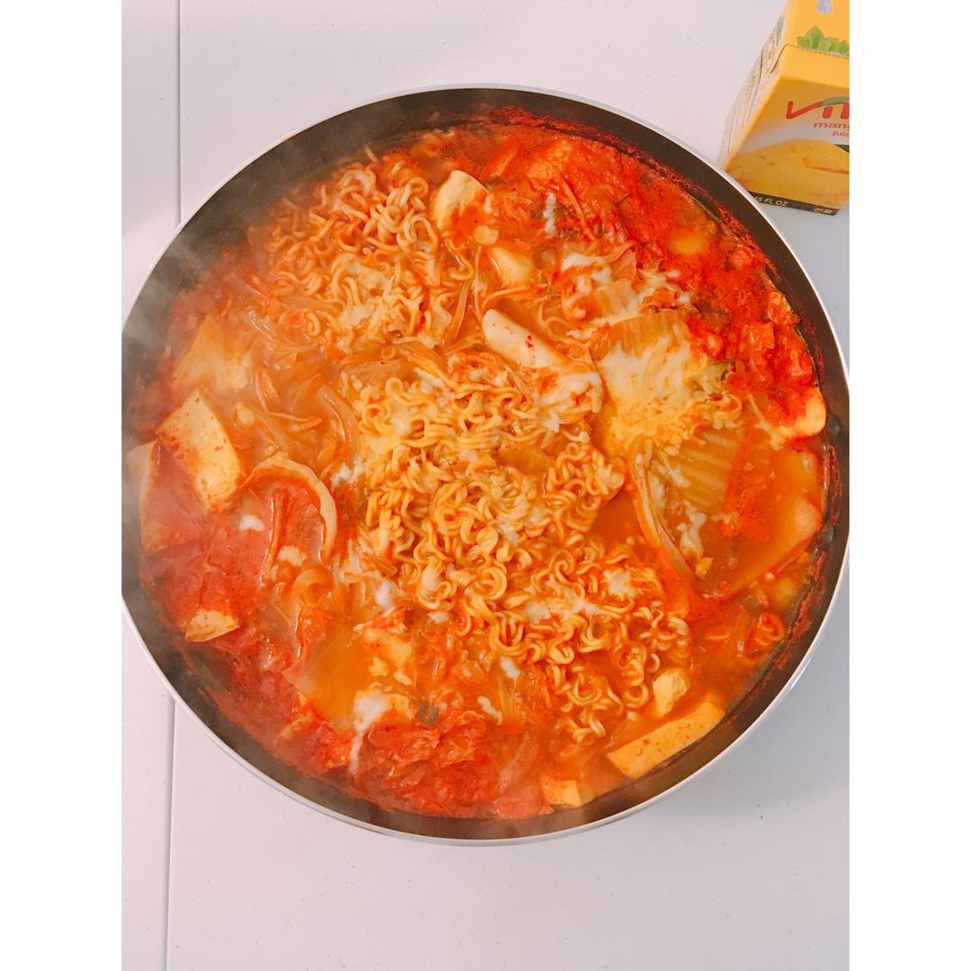 【芝士年糕火锅】