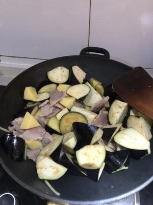 每周必做-茄子炖土豆的做法 步骤5