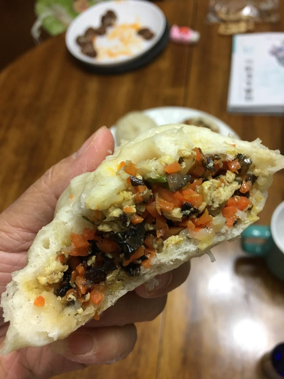 胡萝卜木耳鸡蛋素包子